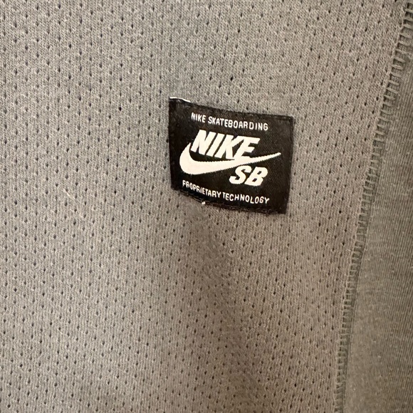 Nike SB - Performance long sleeve - men’s size L - Used - Picture 2 of 7